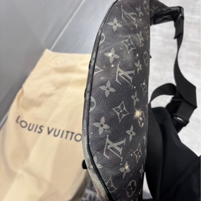 Louis Vuitton LV Galaxy Discovery腰包 星空配色-6