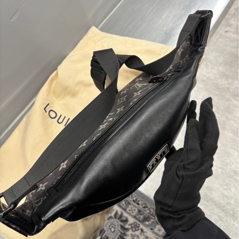 Louis Vuitton LV Galaxy Discovery腰包 星空配色-9