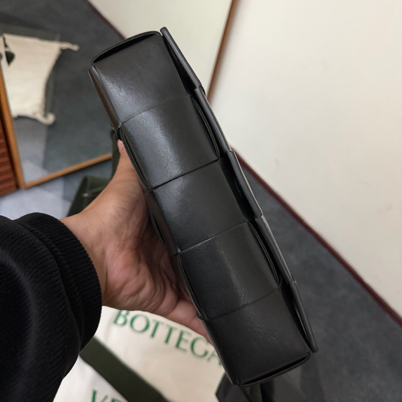 Bv Cassette編織磁釦 斜背包(附萬用包)-4