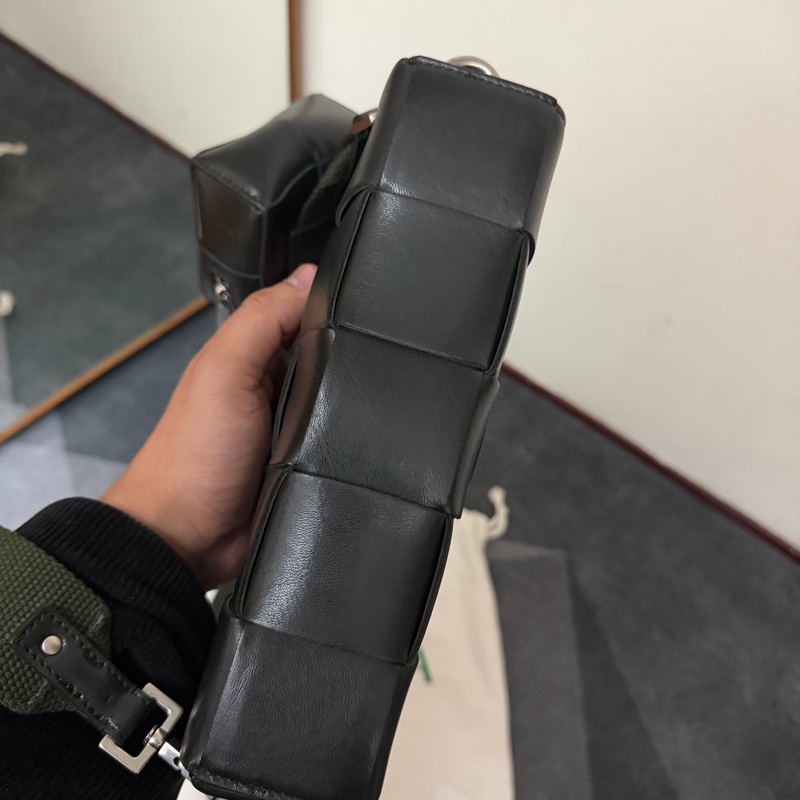 Bv Cassette編織磁釦 斜背包(附萬用包)-5