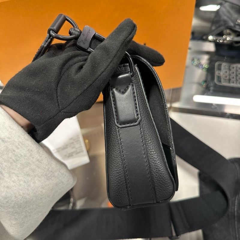 Louis Vuitton LV Takeoff 郵差包 小號-3