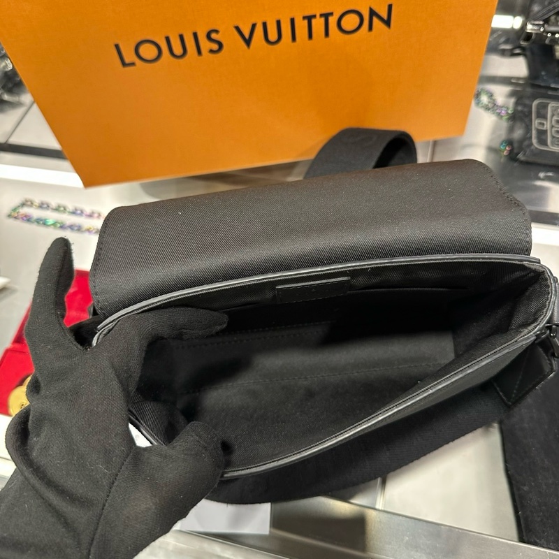 Louis Vuitton LV Takeoff 郵差包 小號-4