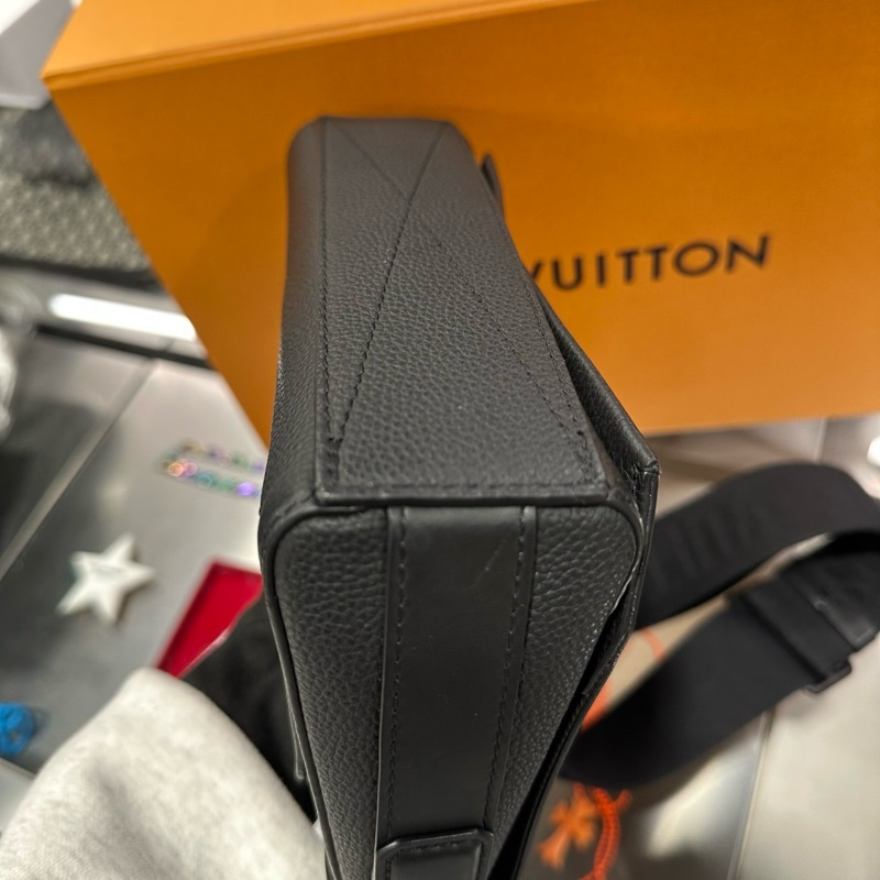 Louis Vuitton LV Takeoff 郵差包 小號-6