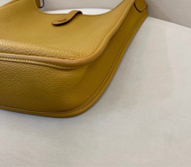 97新‼️Hermes/爱马仕 伊芙琳Evelyne29 黄色 尺寸29*30 框L刻 整体正常使用痕迹-5