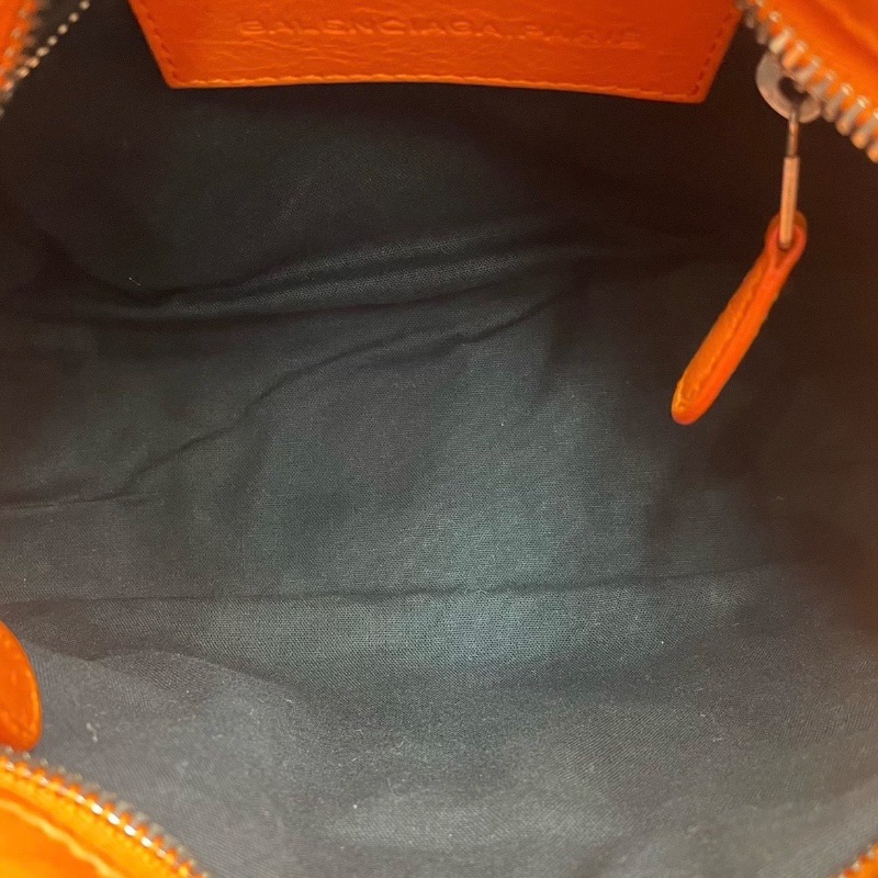 Balenciaga橙色油蠟皮銀扣 mini機車包 24*15*7cm 98新配件鏡子 塵袋-2