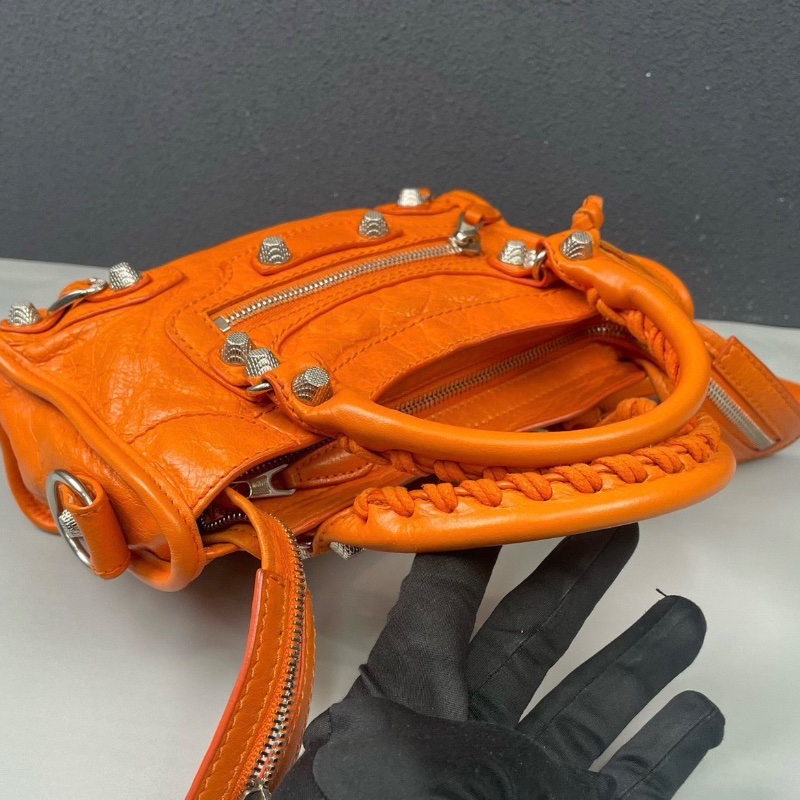 Balenciaga橙色油蠟皮銀扣 mini機車包 24*15*7cm 98新配件鏡子 塵袋-3