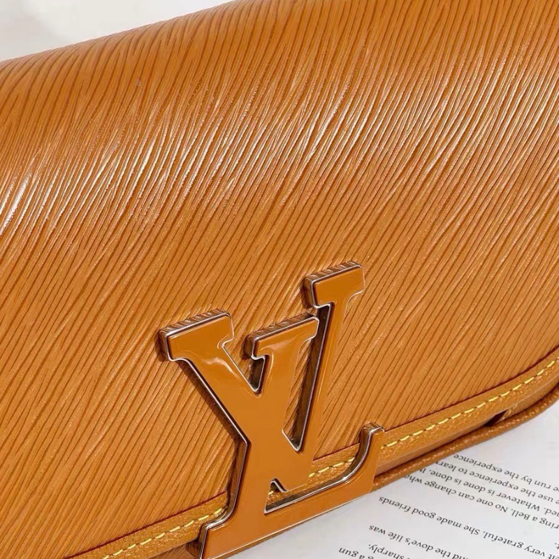 LV Buci 焦糖色 牛皮 水波紋 法棍 芯片款23*16cm 99新配件肩帶 塵袋-3