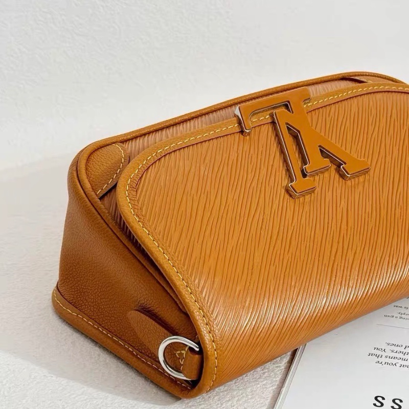 LV Buci 焦糖色 牛皮 水波紋 法棍 芯片款23*16cm 99新配件肩帶 塵袋-5