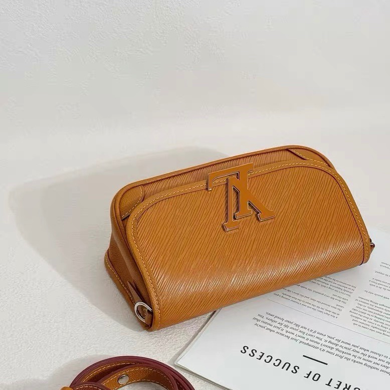 LV Buci 焦糖色 牛皮 水波紋 法棍 芯片款23*16cm 99新配件肩帶 塵袋-6