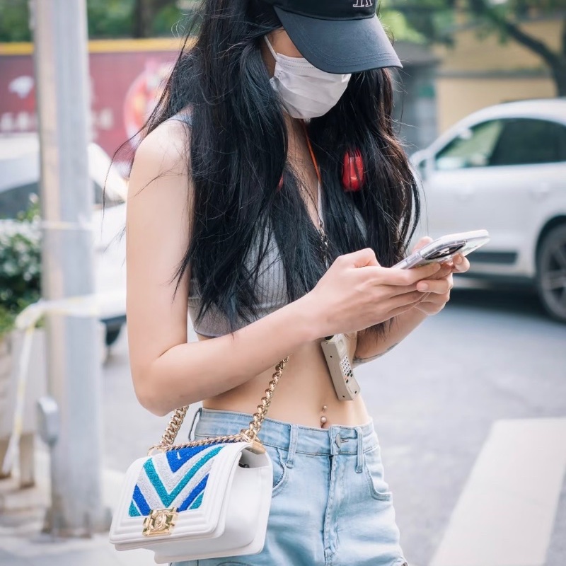 Chanel Leboy小號 白拼藍V紋牛皮金扣鏈條包 20.5x12x8.5cm 98新配件塵袋保卡-1