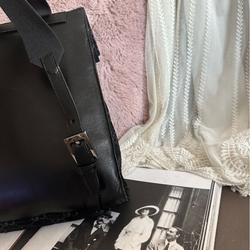 古馳  後背包 黑色皮革 老花 後背包 雙肩包 黑色麂皮 中古 復古  中古 復古 古董包  vintage gucci black leather monogram backpack-18