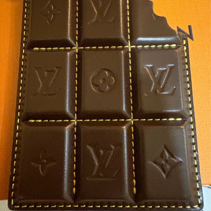 Louis Vuitton LV 巧克力吊飾 近全新 有購證-4
