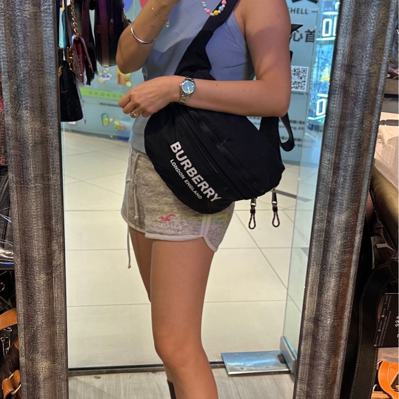 博柏利 多功能背包 可變成腰包 旅行包 通勤包 素面logo後背包 黑色 黑色帆布 後背包 雙肩包 中古 中古包 男生女生可用burberry backpack wasit bag 黑色背囊/腰包-7