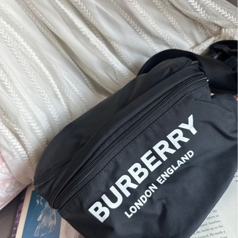 博柏利 多功能背包 可變成腰包 旅行包 通勤包 素面logo後背包 黑色 黑色帆布 後背包 雙肩包 中古 中古包 男生女生可用burberry backpack wasit bag 黑色背囊/腰包-10