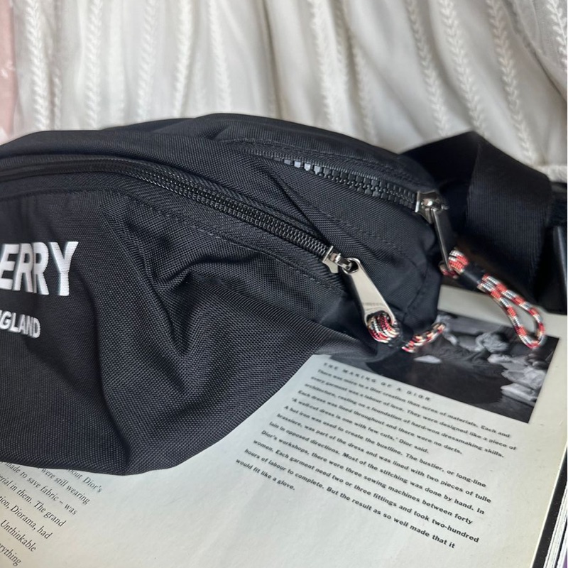 博柏利 多功能背包 可變成腰包 旅行包 通勤包 素面logo後背包 黑色 黑色帆布 後背包 雙肩包 中古 中古包 男生女生可用burberry backpack wasit bag 黑色背囊/腰包-11