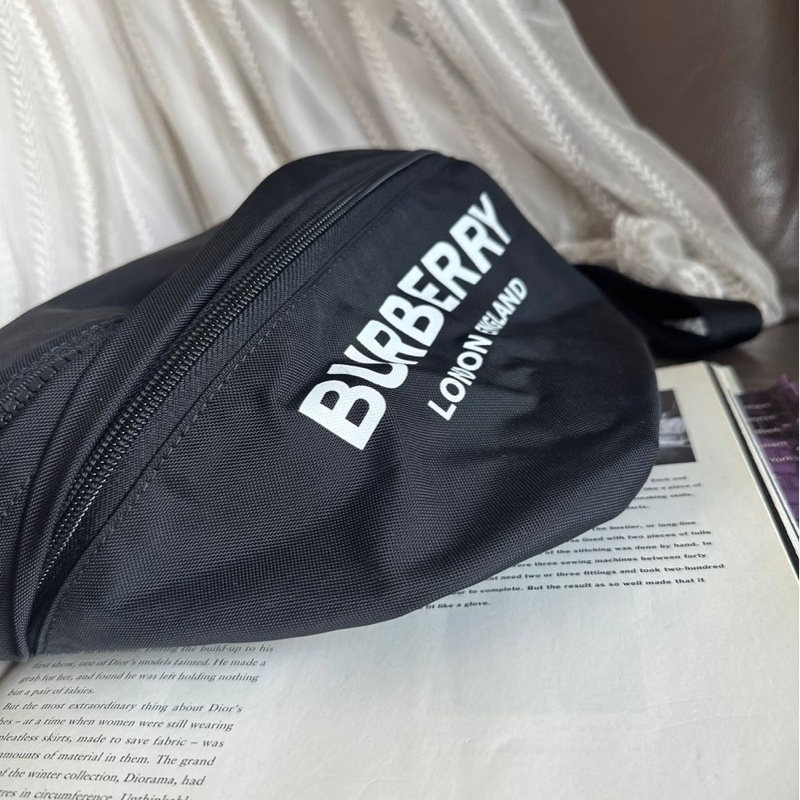 博柏利 多功能背包 可變成腰包 旅行包 通勤包 素面logo後背包 黑色 黑色帆布 後背包 雙肩包 中古 中古包 男生女生可用burberry backpack wasit bag 黑色背囊/腰包-12