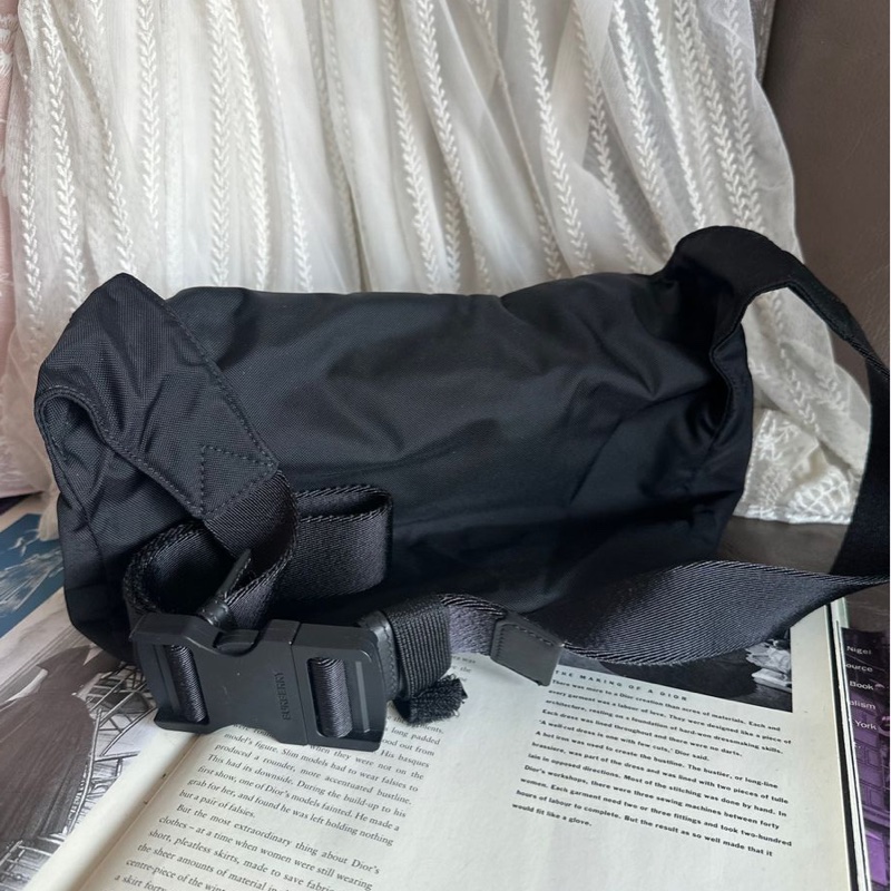 博柏利 多功能背包 可變成腰包 旅行包 通勤包 素面logo後背包 黑色 黑色帆布 後背包 雙肩包 中古 中古包 男生女生可用burberry backpack wasit bag 黑色背囊/腰包-13