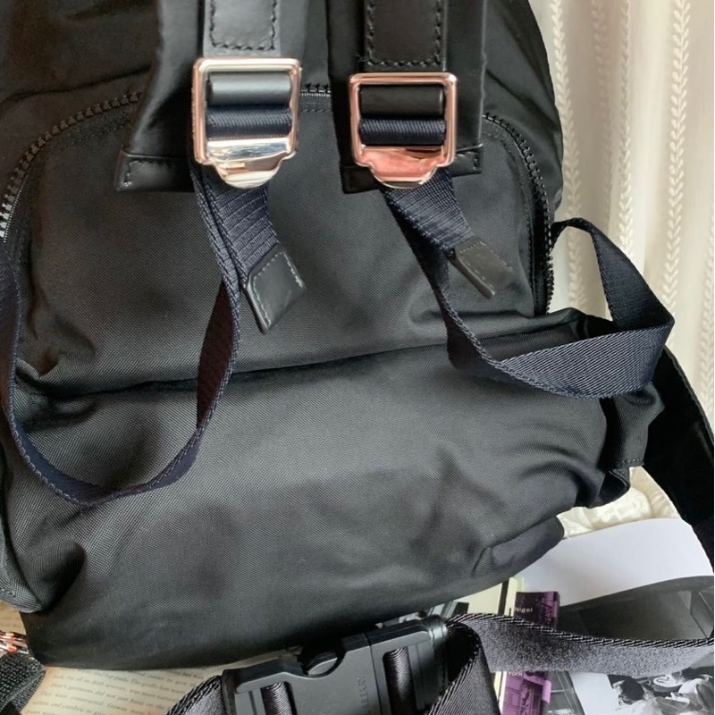 博柏利 多功能背包 可變成腰包 旅行包 通勤包 素面logo後背包 黑色 黑色帆布 後背包 雙肩包 中古 中古包 男生女生可用burberry backpack wasit bag 黑色背囊/腰包-17