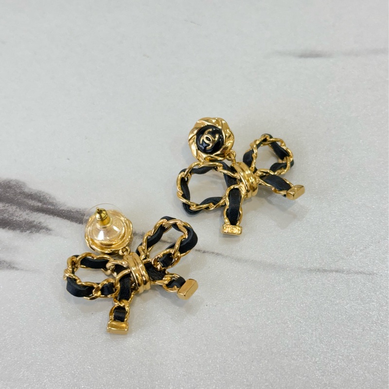 Chanel 黑色穿皮蝴蝶結耳環-1