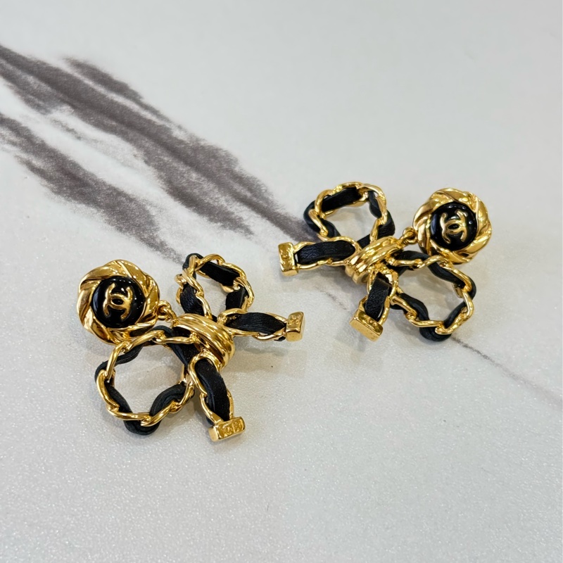 Chanel 黑色穿皮蝴蝶結耳環-5