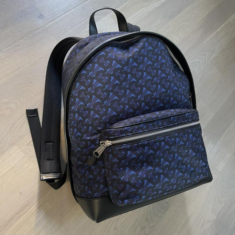 💎Han's house精品服飾💎 BURBERRY TB 滿版 尼龍 後背包-0