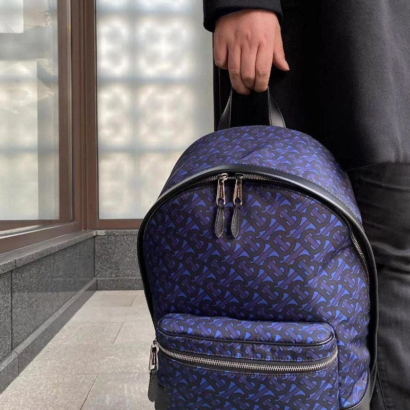 💎Han's house精品服飾💎 BURBERRY TB 滿版 尼龍 後背包-3