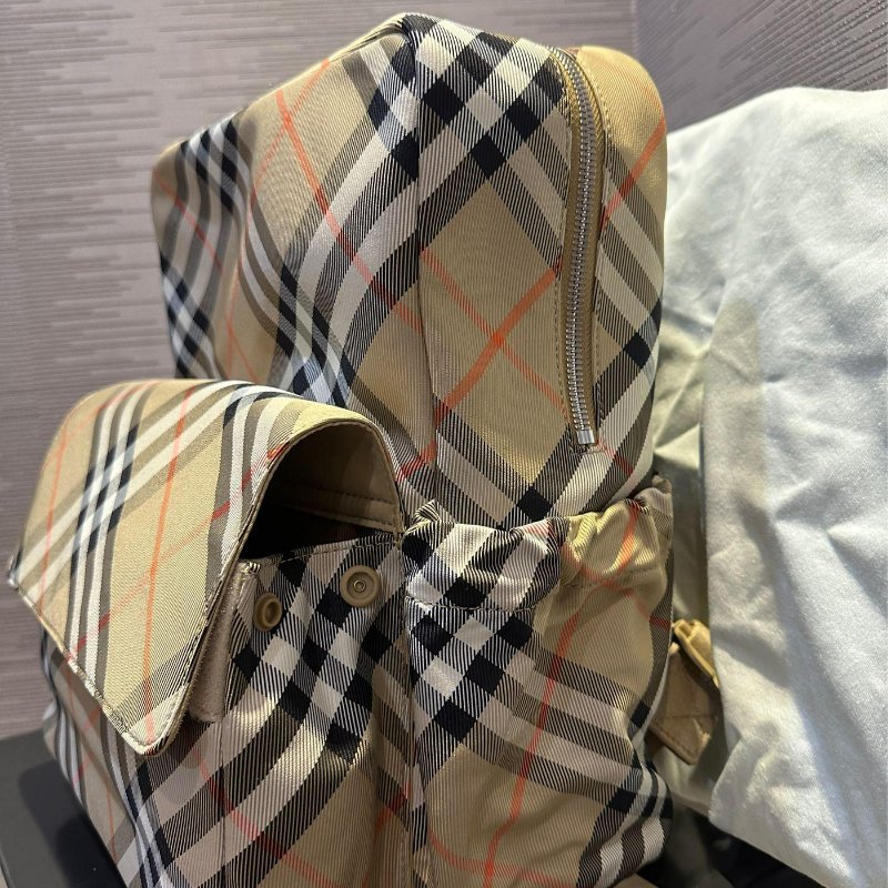 💎Han's house精品服飾💎BURBERRY 格紋 戰馬 後背包 原價30500-3