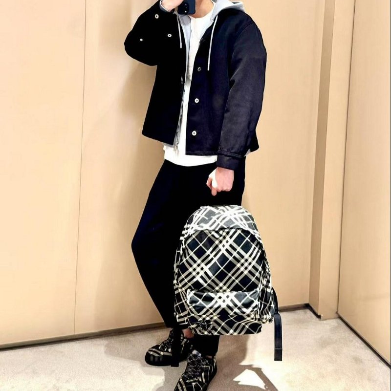 💎Han's house精品服飾💎BURBERRY 格紋 戰馬 後背包 30×14×42 現貨 原價49900-3