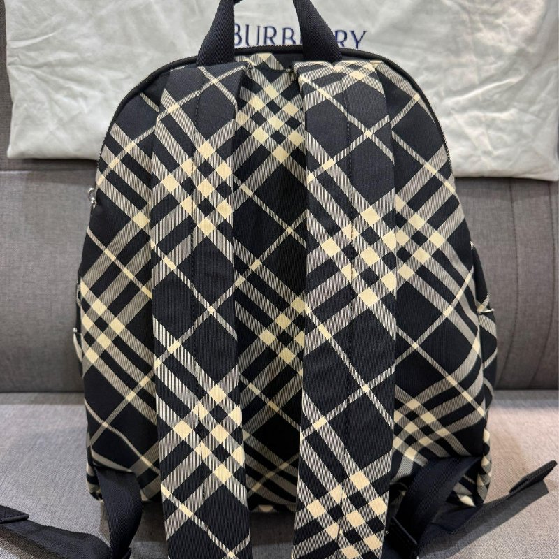 💎Han's house精品服飾💎BURBERRY 格紋 戰馬 後背包 30×14×42 現貨 原價49900-7