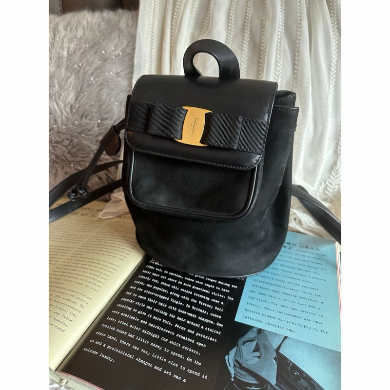 菲拉格慕 背包 後背包 後背包 雙肩包 黑色 黑色皮革 中古 中古包背囊 蝴蝶結 vintage ferragamo bow black suede /calf leather backpack-0