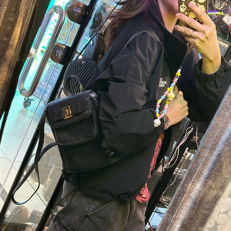 菲拉格慕 背包 後背包 後背包 雙肩包 黑色 黑色皮革 中古 中古包背囊 蝴蝶結 vintage ferragamo bow black suede /calf leather backpack-6