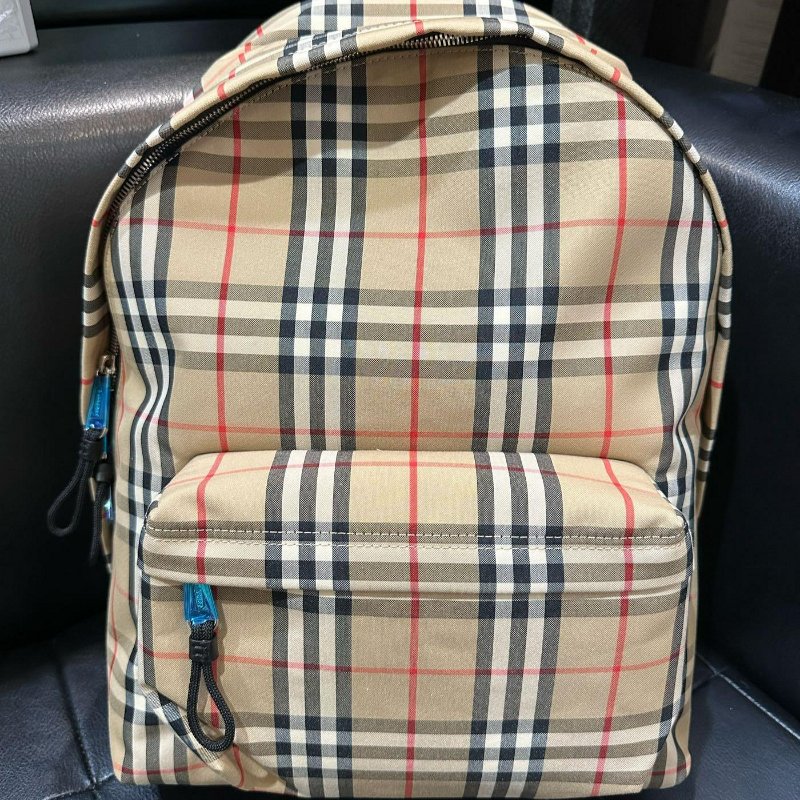 💎Han's house精品服飾💎BURBERRY 格紋 後背 包 80161061 30×14×42 現貨 原價46500-0