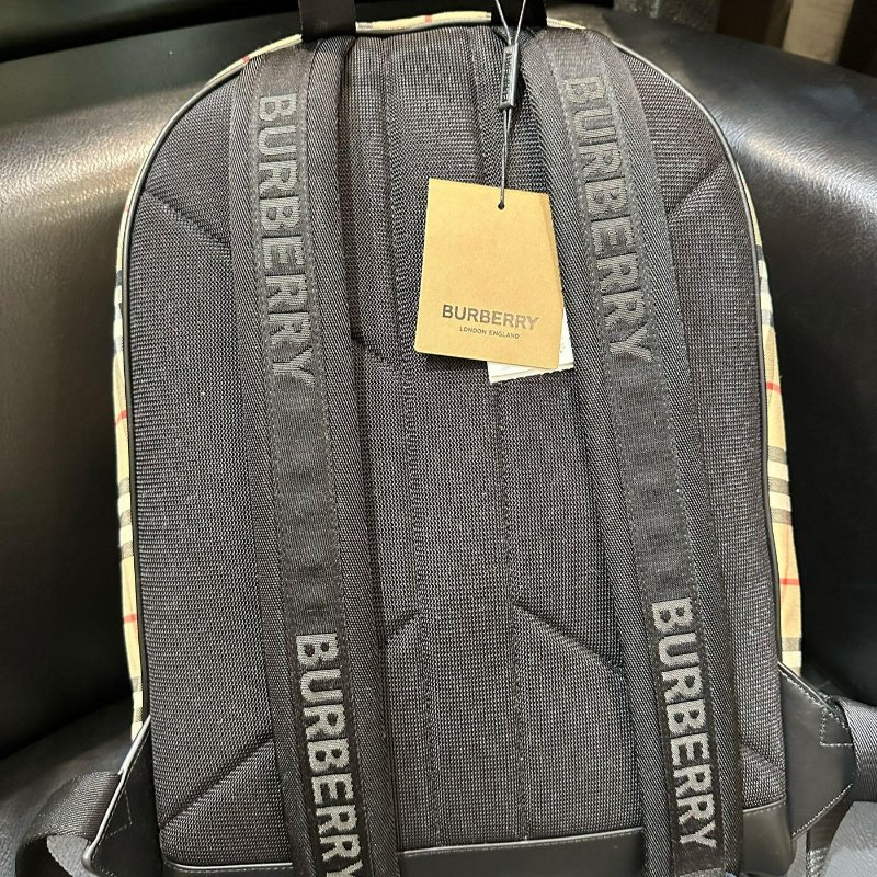 💎Han's house精品服飾💎BURBERRY 格紋 後背 包 80161061 30×14×42 現貨 原價46500-7