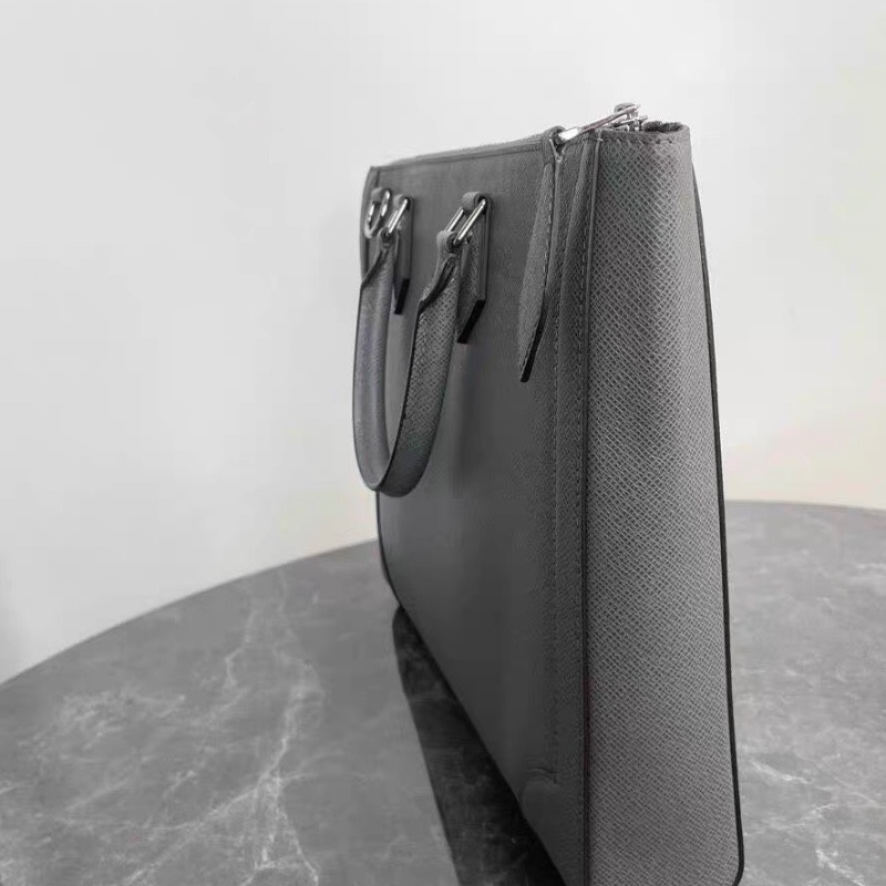LV灰色公事包Taiga牛皮材質40x29x4 99新配件肩帶 塵袋-3