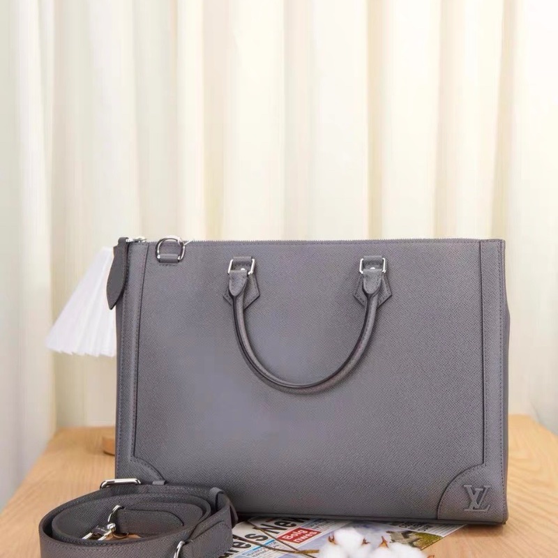 LV灰色公事包Taiga牛皮材質40x29x4 99新配件肩帶 塵袋-8