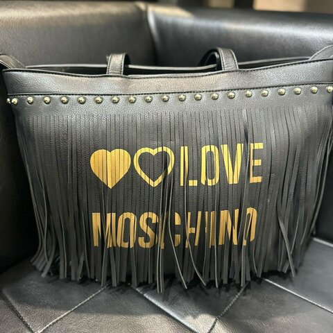 💎Han's house精品服飾💎LOVE MOSCHINO 流蘇字母印花皮革肩背托特包 九成新 有壓痕