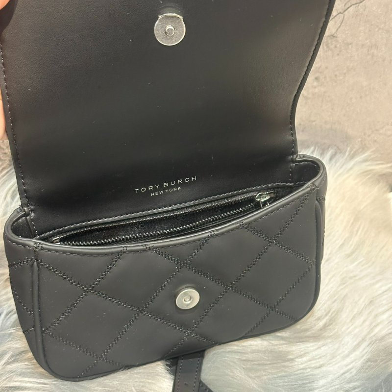 💎Han's house精品服飾💎Tory Burch 格菱紋皮革翻蓋斜背包-霧黑-6