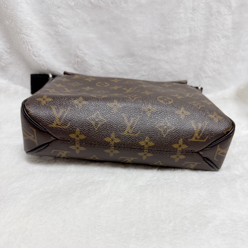 ▫️95成新▫️LV男生老花斜背包郵差包翻蓋包-11