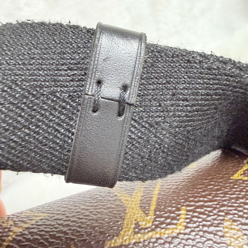 ▫️95成新▫️LV男生老花斜背包郵差包翻蓋包-32