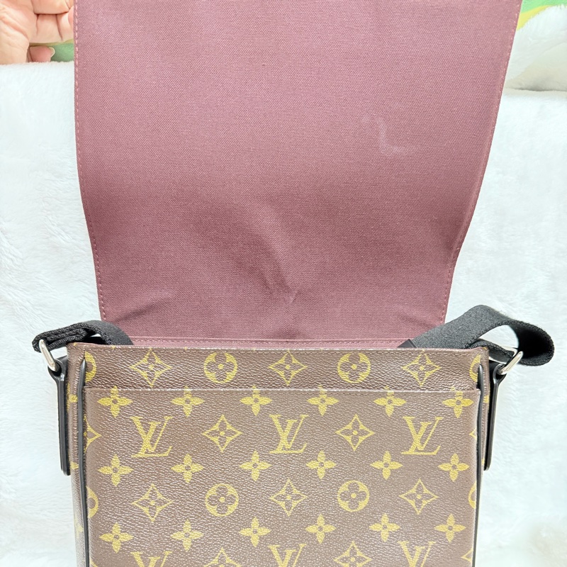 ▫️95成新▫️LV男生老花斜背包郵差包翻蓋包-34