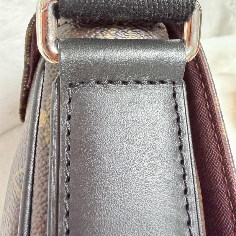 ▫️95成新▫️LV男生老花斜背包郵差包翻蓋包-35