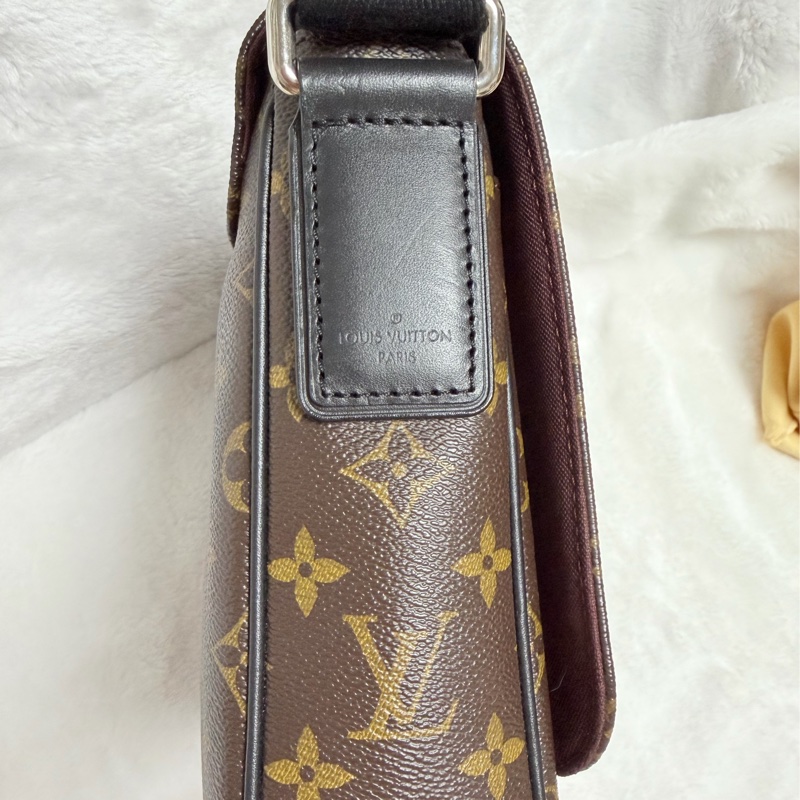 ▫️95成新▫️LV男生老花斜背包郵差包翻蓋包-38