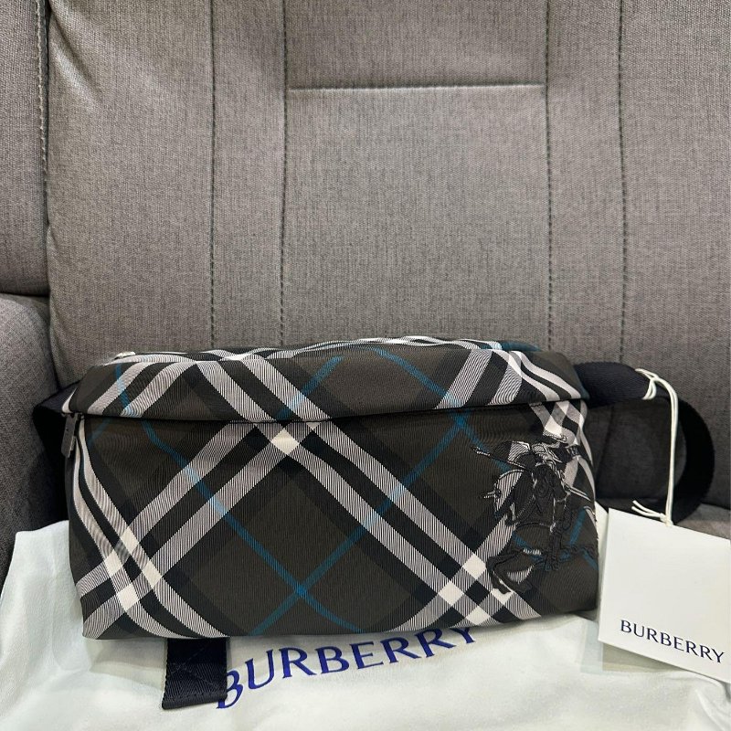 💎Han's house精品服飾💎burberry 刺繡 戰馬 腰包 意大利製 現貨 原價32500-0