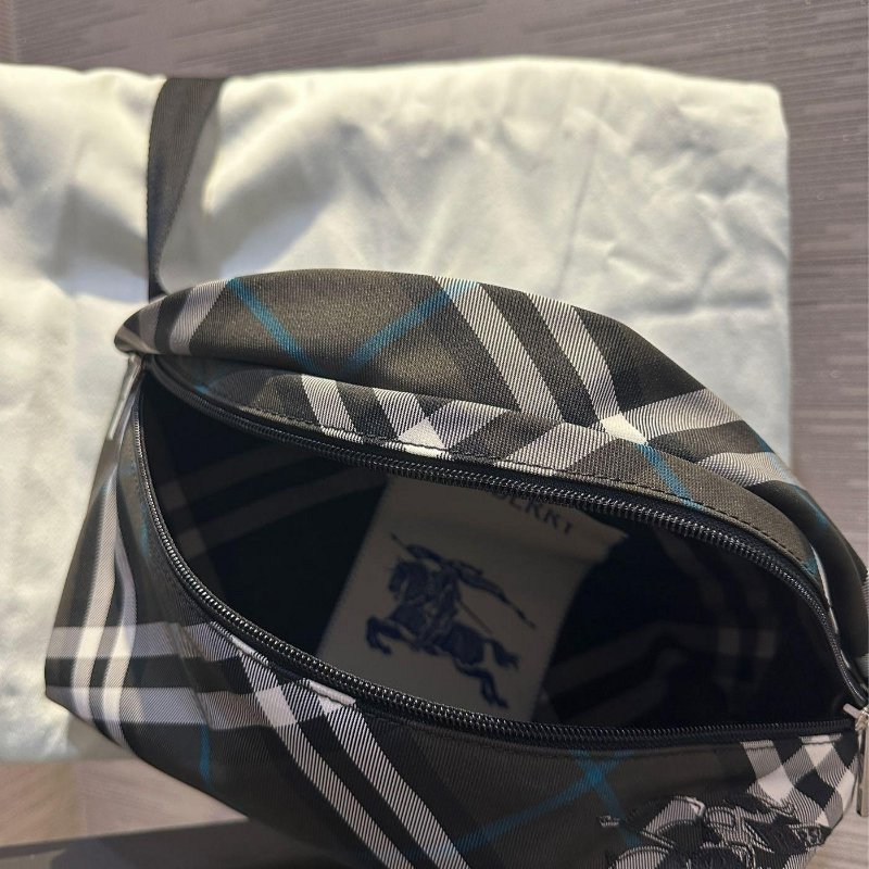 💎Han's house精品服飾💎burberry 刺繡 戰馬 腰包 意大利製 現貨 原價32500-1