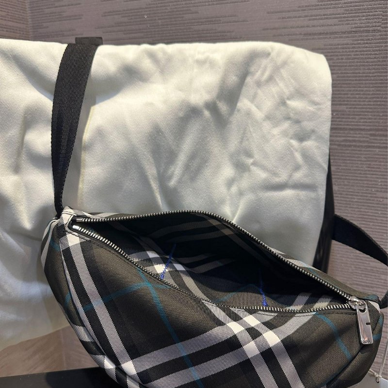 💎Han's house精品服飾💎burberry 刺繡 戰馬 腰包 意大利製 現貨 原價32500-4