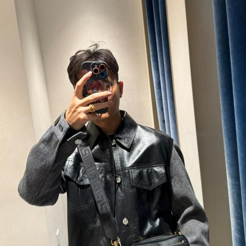 💎Han's house精品服飾💎VERSACE 凡賽斯 女神頭 頂級黑牌 小牛皮 側背包-1