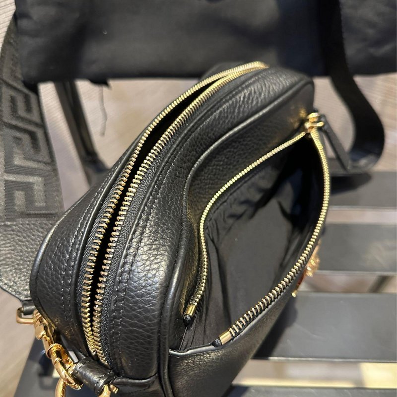 💎Han's house精品服飾💎VERSACE 凡賽斯 女神頭 頂級黑牌 小牛皮 側背包-3