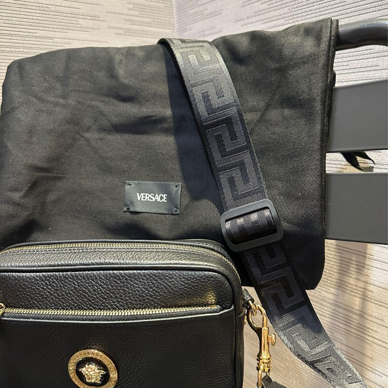 💎Han's house精品服飾💎VERSACE 凡賽斯 女神頭 頂級黑牌 小牛皮 側背包-5