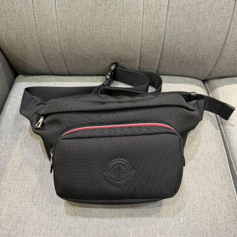 💎Han's house精品服飾💎moncler 防水 腰包 現貨 原價29000