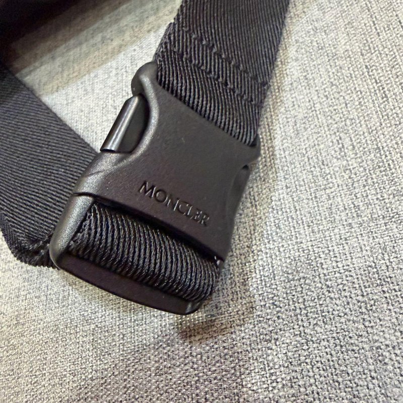 💎Han's house精品服飾💎moncler 防水 腰包 現貨 原價29000-2